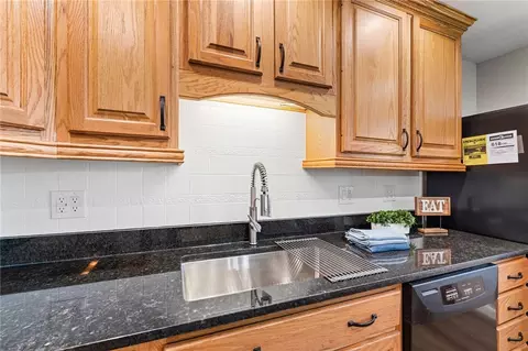 Kitchen - 2197 Bending Willow Dr, Kettering, OH 45440 photo 5 of 8