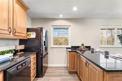 Kitchen - 2197 Bending Willow Dr, Kettering, OH 45440 photo 6 of 8