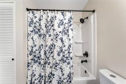 Bath - 2197 Bending Willow Dr, Kettering, OH 45440 photo 5 of 5