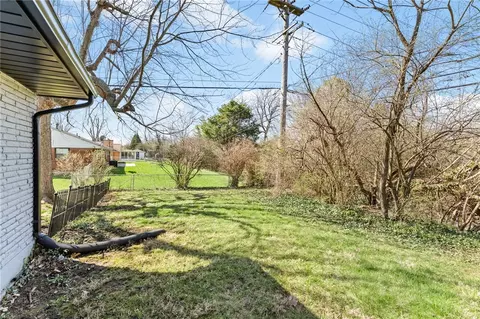 Exterior - 2197 Bending Willow Dr, Kettering, OH 45440 photo 8 of 10