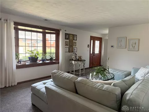 Living - 4416 Timberwilde Dr, Kettering, OH 45440 photo 2 of 4