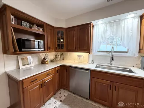Kitchen - 4416 Timberwilde Dr, Kettering, OH 45440 photo 2 of 7
