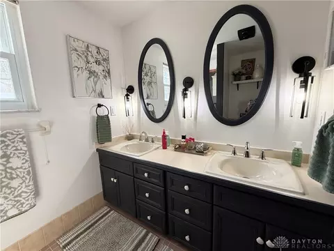 Bath - 4416 Timberwilde Dr, Kettering, OH 45440 photo 2 of 4