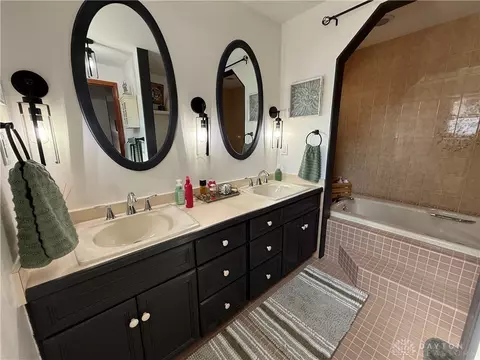 Bath - 4416 Timberwilde Dr, Kettering, OH 45440 photo 3 of 4