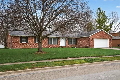 2255 Monterey Dr, Xenia, OH 45385