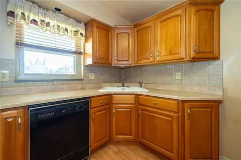 Kitchen - 639 Storms Rd, Kettering, OH 45429 photo 3 of 5
