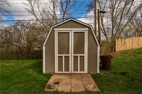 Exterior - 639 Storms Rd, Kettering, OH 45429 photo 6 of 9