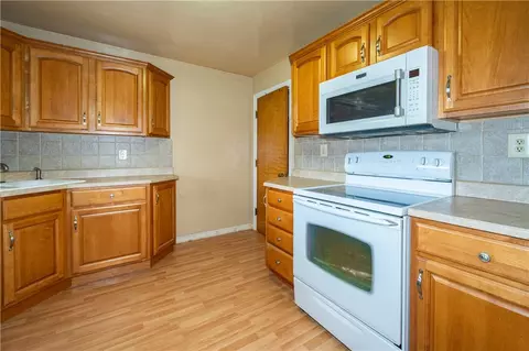 Kitchen - 639 Storms Rd, Kettering, OH 45429 photo 2 of 5