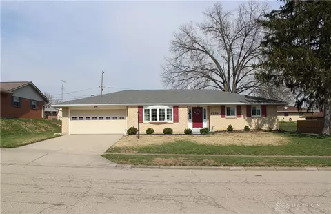 6208 Rosecrest Dr, Dayton, OH 45414