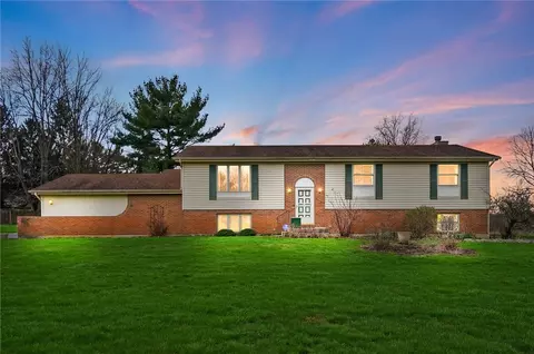 1565 Kingsway Dr, Xenia, OH 45385