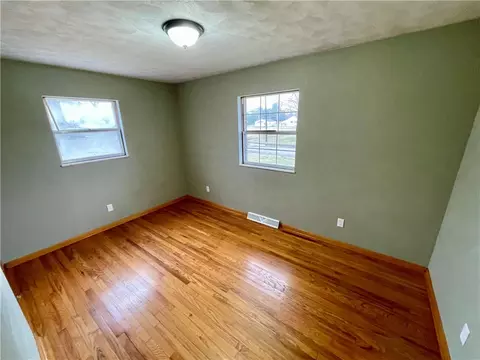 Bedroom - 130 E Chicago St, Eaton, OH 45320 photo 3 of 5