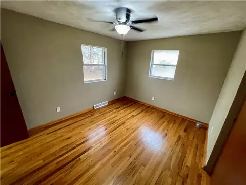 Bedroom - 130 E Chicago St, Eaton, OH 45320 photo 2 of 5