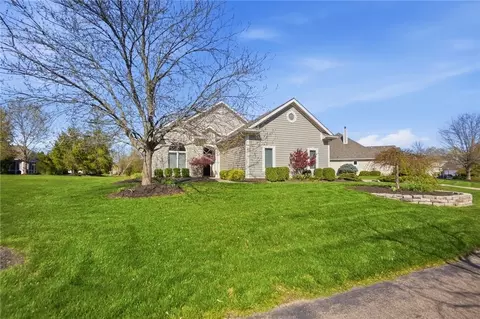 582 Yankee Trace Dr, Centerville, OH 45458