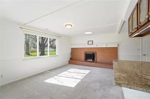 Living - 2361 Colony Way, Kettering, OH 45440 photo 10 of 13