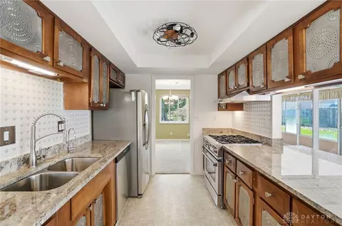 Kitchen - 2361 Colony Way, Kettering, OH 45440 photo 4 of 10