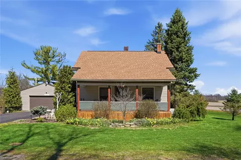 8 Clinton St, Clifton, OH 45316
