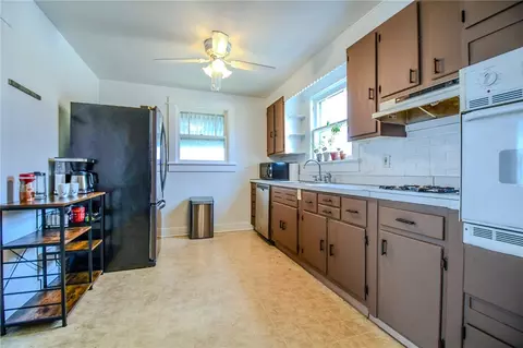Kitchen - 2713 San Rae Dr, Kettering, OH 45419 photo 2 of 2