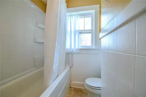Bath - 2713 San Rae Dr, Kettering, OH 45419 photo 3 of 3