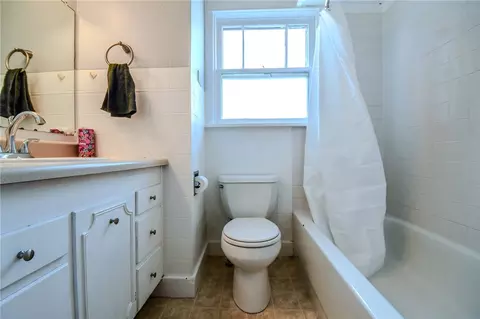 Bath - 2713 San Rae Dr, Kettering, OH 45419 photo 1 of 3