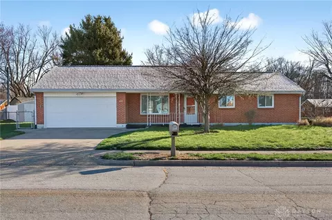 634 Martin Dr, Xenia, OH 45385