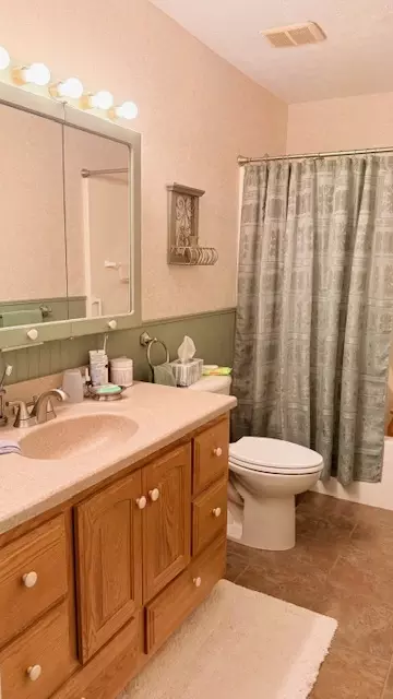 Bath - 3361 Turner Dr, Springfield, OH 45504 photo 1 of 2