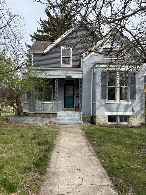 4726 Castle Pl, Cincinnati, OH 45227