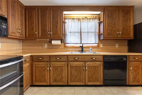 Kitchen - 5235 W Ridgewood Rd, Springfield, OH 45503 photo 3 of 3