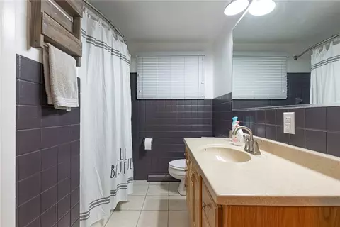 Bath - 5235 W Ridgewood Rd, Springfield, OH 45503 photo 1 of 3
