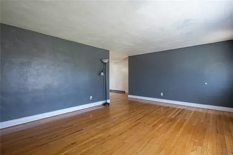 Living - 5235 W Ridgewood Rd, Springfield, OH 45503 photo 2 of 4