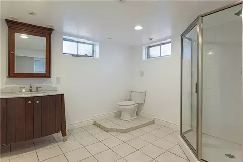 Bath - 5235 W Ridgewood Rd, Springfield, OH 45503 photo 2 of 3