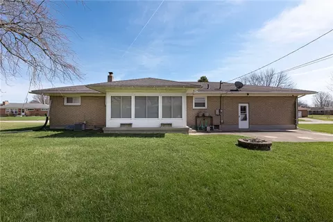 Exterior - 5235 W Ridgewood Rd, Springfield, OH 45503 photo 6 of 7