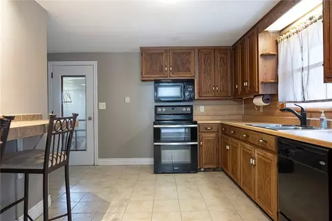 Kitchen - 5235 W Ridgewood Rd, Springfield, OH 45503 photo 1 of 3