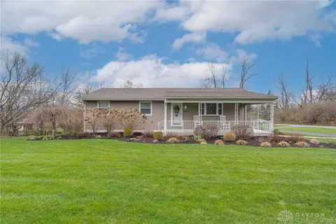 8267 S Brown School Rd, Vandalia, OH 45377
