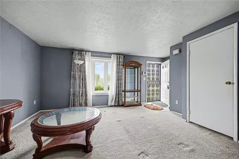 Living - 1371 Summe Dr, Cincinnati, OH 45231 photo 2 of 3