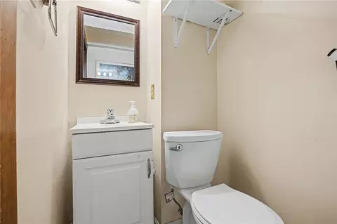 Bath - 1371 Summe Dr, Cincinnati, OH 45231 photo 2 of 2
