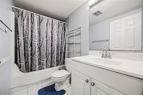 Bath - 1371 Summe Dr, Cincinnati, OH 45231 photo 1 of 2