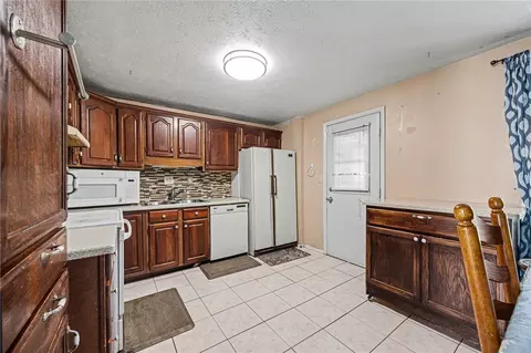 Kitchen - 1371 Summe Dr, Cincinnati, OH 45231 photo 3 of 3