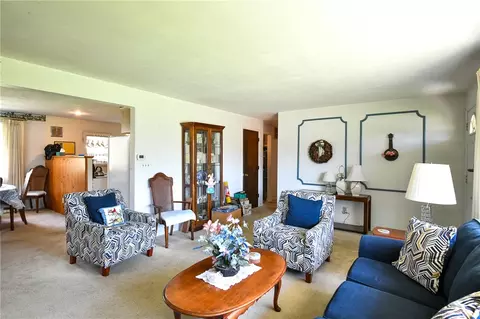 Living - 1191 Berna Ln, Kettering, OH 45429 photo 4 of 6