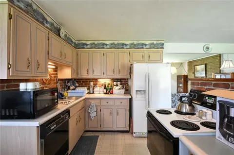 Kitchen - 1191 Berna Ln, Kettering, OH 45429 photo 2 of 4