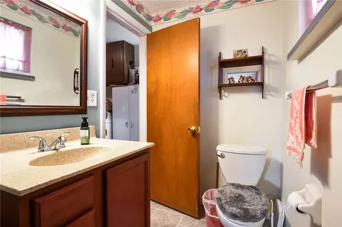 Bath - 1191 Berna Ln, Kettering, OH 45429 photo 2 of 3