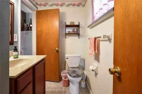 Bath - 1191 Berna Ln, Kettering, OH 45429 photo 3 of 3