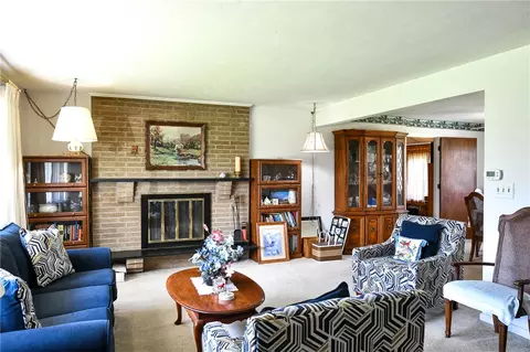 Living - 1191 Berna Ln, Kettering, OH 45429 photo 3 of 6