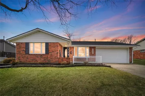 7287 Claircrest Dr, Huber Heights, OH 45424