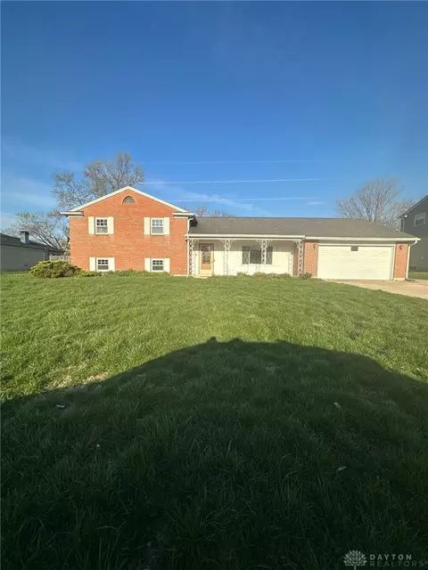 6121 Freeport Dr, Dayton, OH 45415