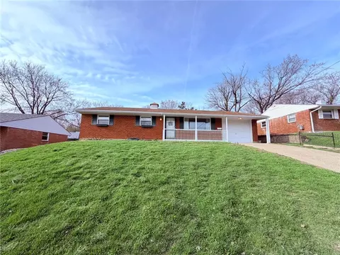 922 Castro Ln, Springdale, OH 45246