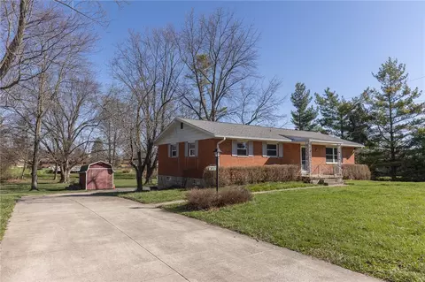 7657 Belle Plain Dr, Huber Heights, OH 45424