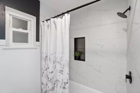 Bath - 804 Hollendale Dr, Kettering, OH 45429 photo 2 of 2