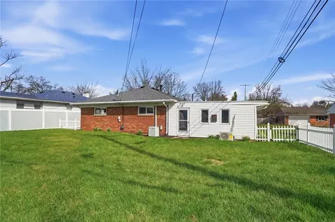 Exterior - 804 Hollendale Dr, Kettering, OH 45429 photo 5 of 5
