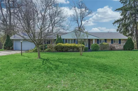 5825 Terrace Park Dr, Dayton, OH 45429