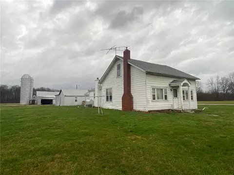 8691 Luck St, Pleasant Plain, OH 45162 photo 2